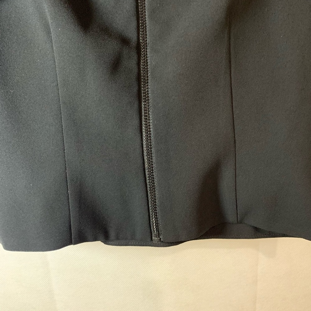 Alice + Olivia Black Cold-Shoulder Ruffle Halter Top - Picture 3 of 12
